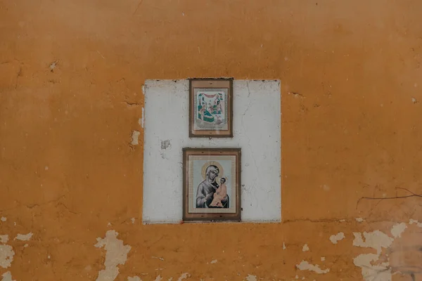 Ikonen Mit Heiligen Jungfrau Maria Und Jesuskind Der Hauswand Eines — Stockfoto