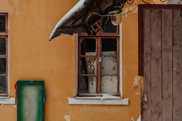 Ein Fenster Einem Alten Haus Historische Architektur Russischen Stil Gebrauchsspuren — Stockfoto