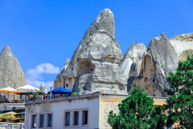 Türkiye 'nin Kapadokya kentindeki ünlü mağara evleri