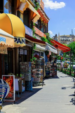 Kapadokya, Türkiye - 26 Eylül 2021: Goreme Pazarı 'nda Türk El Sanatları