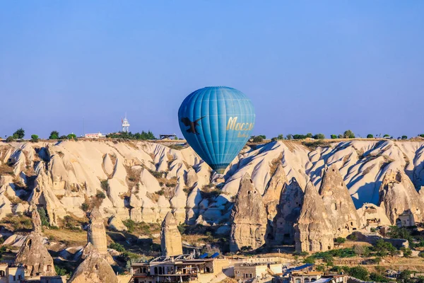 土耳其卡帕多西亚 2021年4月20日 土耳其山区色彩艳丽的气球 — 图库照片
