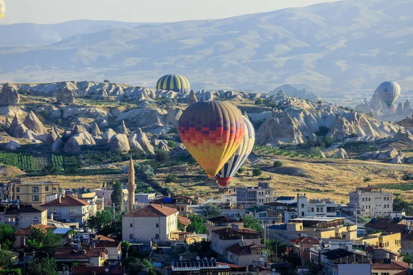 土耳其山区色彩艳丽的气球 土耳其卡帕多西亚 — 图库照片