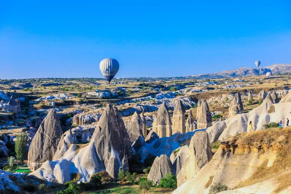 Kolorowe Jasne Balony Górach Tureckich Kapadocja Turcja — Zdjęcie stockowe