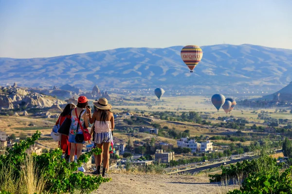 土耳其山区色彩艳丽的气球 土耳其卡帕多西亚 — 图库照片