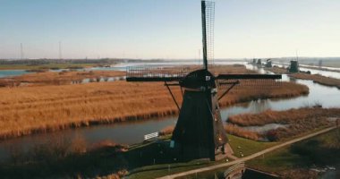 4K Görüntüler Hollanda Kinderdijk 'teki Yel Değirmenlerine