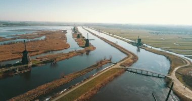 4K Görüntüler Hollanda Kinderdijk 'teki Yel Değirmenlerine