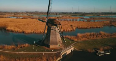 4K Görüntüler Hollanda Kinderdijk 'teki Yel Değirmenlerine
