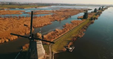 4K Görüntüler Hollanda Kinderdijk 'teki Yel Değirmenlerine