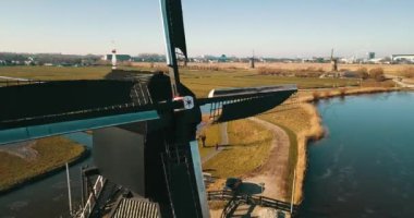 4K Görüntüler Hollanda Kinderdijk 'teki Yel Değirmenlerine