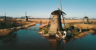 4K Görüntüler Hollanda Kinderdijk 'teki Yel Değirmenlerine