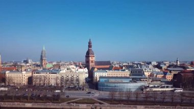 Riga Eski Şehir Çatıları, Letonya 4K Hava Görüntüsü