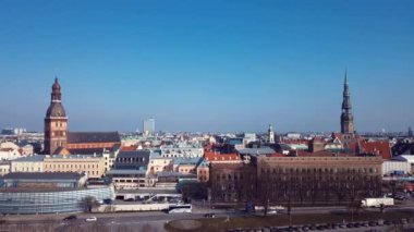 Riga Eski Şehir Çatıları, Letonya 4K Hava Görüntüsü