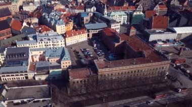 Riga Eski Şehir Çatıları, Letonya 4K Hava Görüntüsü