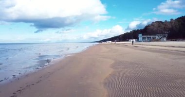 4K Görüntüsü: Jurmala Baltık Deniz Sahil Hattı, Letonya