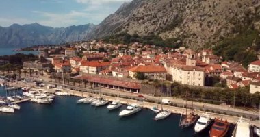 4K Hava Görüntüsü Karadağ 'ın Kotor kentine