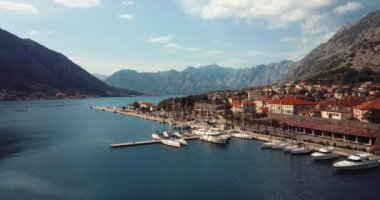 4K Hava Görüntüsü Karadağ 'ın Kotor kentine