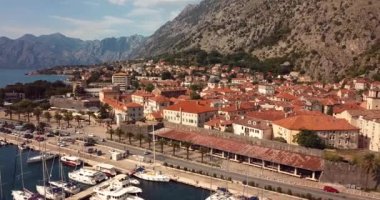 4K Hava Görüntüsü Karadağ 'ın Kotor kentine