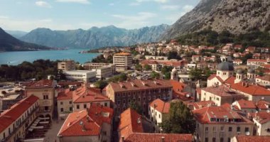 4K Hava Görüntüsü Karadağ 'ın Kotor kentine