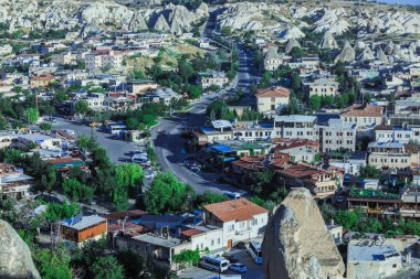 Kapadokya, Türkiye - 25 Nisan 2021: Eski Türk Kent Sokakları ve Panorama 'sına Güzel Bakış 