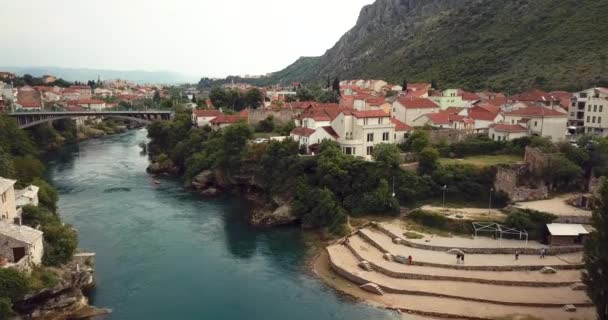 Filmagem Vista Aérea Para Ponte Velha Stari Most Mostar Através — Vídeo de Stock