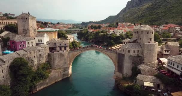 Filmagem Vista Aérea Para Ponte Velha Stari Most Mostar Através — Vídeo de Stock