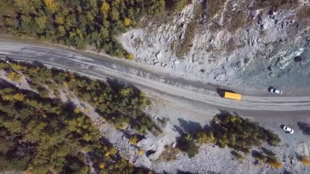 Vídeo Imágenes Aéreas Los Paisajes Otoñales Río Montaña Tracto Químico — Vídeos de Stock