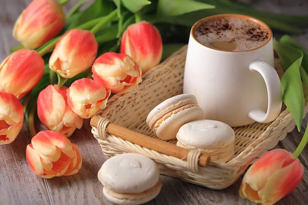 coffee, macaroons and tulips