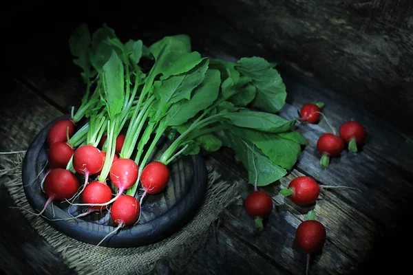 Bunch Fresh Radishes Wooden Bowl Table — Stock Photo, Image