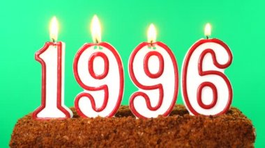 1996 sayılı pastada yanan mum. Geçen yüzyılın tarihi. Krom anahtar. Yeşil Ekran. İzole edilmiş