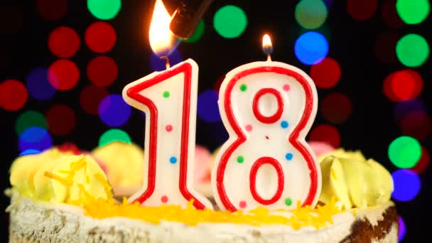 Numéro 18 Joyeux anniversaire gâteau Witg brûlant bougies Topper. — Video