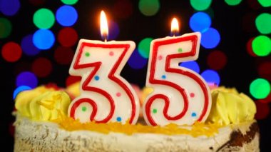 35 Numara: Mutlu Yıllar Pastası Witg Yanan Mumlar Topper.
