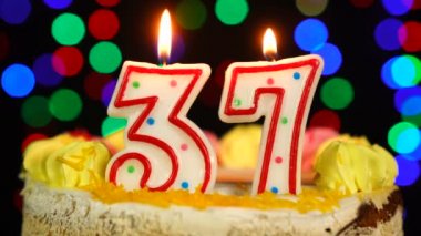 37 Numara: Mutlu Yıllar Pastası Witg Yanan Mumlar Topper.