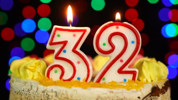 Number 32 Happy Birthday Cake Witg Burning Candles Topper. — Stock Video