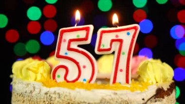57 Numara: Mutlu Yıllar Pastası Witg Yanan Mumlar Topper.
