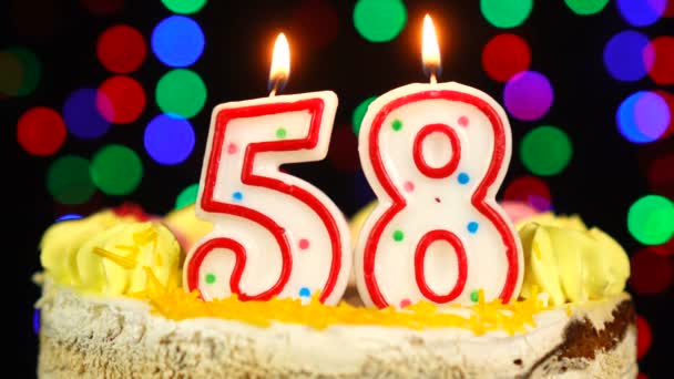 Nummer 58 Happy Birthday Cake Witg Burning Candles Topper. — Stockvideo