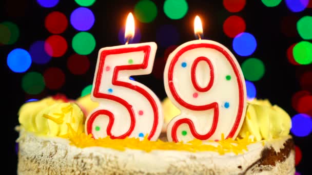 Número 59 Feliz aniversário bolo bruxa queimando velas Topper. — Vídeo de Stock