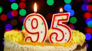 95 Numara: Mutlu Yıllar Pastası Witg Yanan Mumlar Topper.