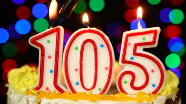 105 numara: Yanan Mumlarla Mutlu Yıllar Pastası.
