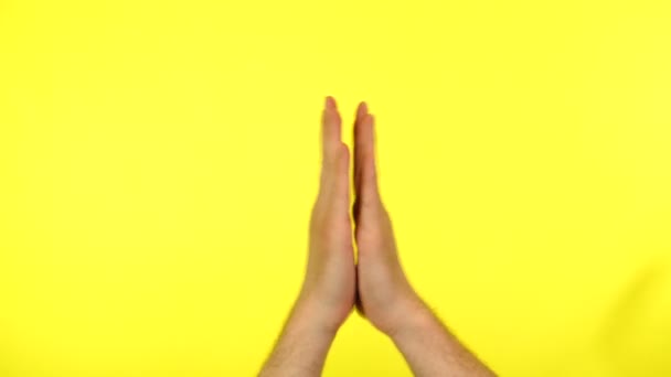 Man hands clapping applause gesture isolated over yellow background in studio. — Stock Video