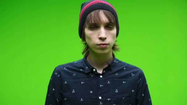 Young man doing disagree symbol by nodding his head against a removable chroma key background — Stock Video