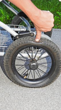 Boş küçük tekerlek.