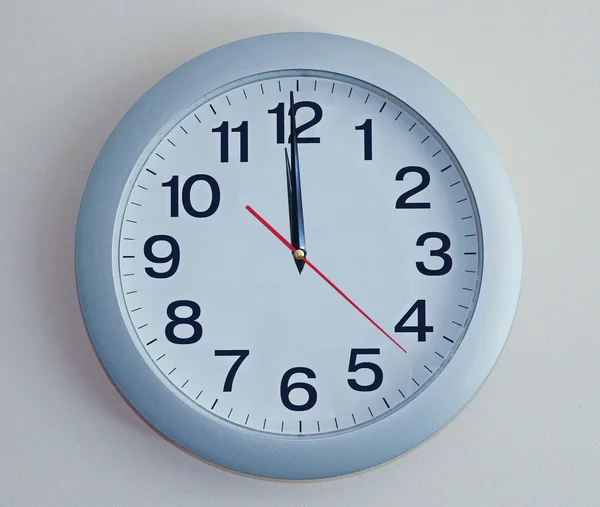 청색 벽 시계 — 스톡 사진