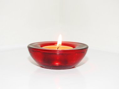 Şeffaf avizeler mumlar