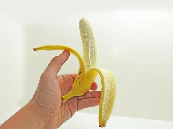 Bananen met peel — Stockfoto