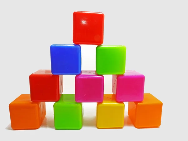 Pyramid built from colored childrens blocks. — Stock Photo, Image