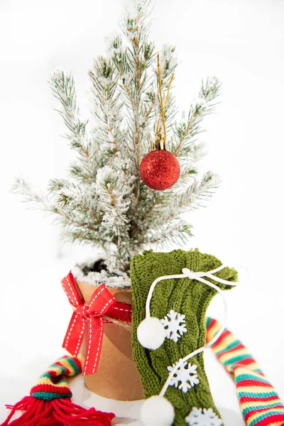 Decoración Del Árbol Navidad Feliz Concepto Navidad Árbol Pequeño Aislado — Foto de Stock