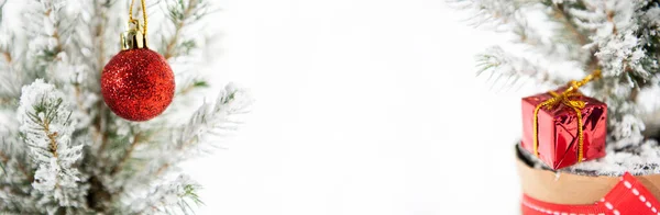 Dekoracja Choinki Wesołych Świąt Małe Drzewo Odizolowane Białym Tle — Zdjęcie stockowe