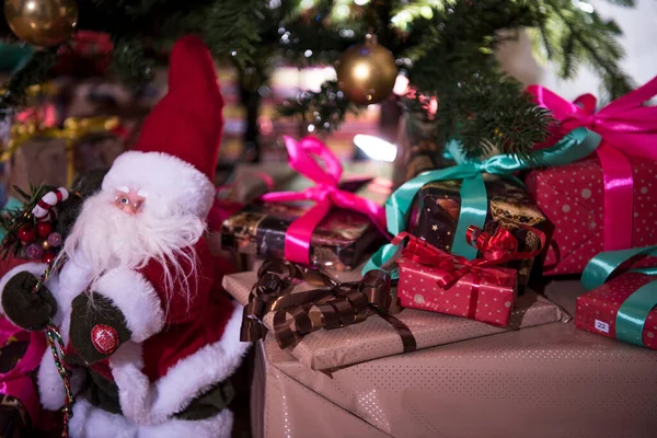 Cadeaux Par Terre Sous Sapin Noël — Photo