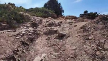 Manzaralı POV Cabo da Roca Portekiz okyanus kıyısı seyahati macera yürüyüşü görüntüsü turizm manzarası