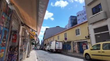 Lizbon 'da yürüyen POV tarihi şehir manzarası